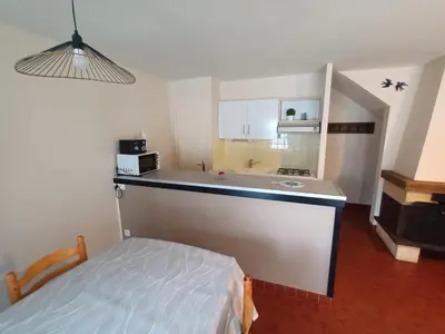 Cuisine ou kitchenette dans l'établissement Maison bord de mer, dans impasse au calme d'une résidence.