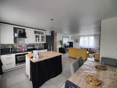 Cuisine ou kitchenette dans l'établissement Maison calme pour 6 personnes