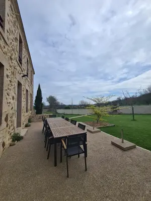 Jardin de l'établissement Gîte La Dortière s'Amuse, magnifique maison de maître 12min du Puy du Fo