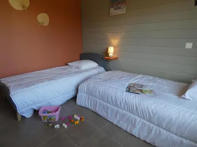 Un ou plusieurs lits dans un hébergement de l'établissement Maison rénovée, 8 pers, animaux admis, jardin - FR-1-540-188