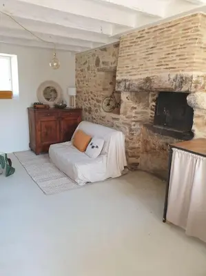 Télévision ou salle de divertissement dans l'établissement Logement Cosy 2 à 4 Personnes Campagne proche Mer