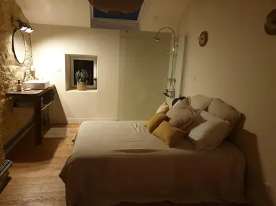 Un ou plusieurs lits dans un hébergement de l'établissement Logement Cosy 2 à 4 Personnes Campagne proche Mer