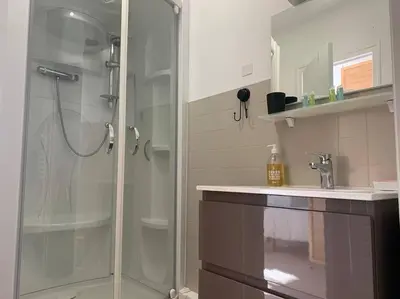 Salle de bains dans l'établissement Studio face mer Accès direct à la plage