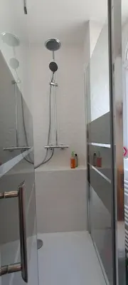 Salle de bains dans l'établissement Studio Notre- Dame coeur de ville Wifi Netflix