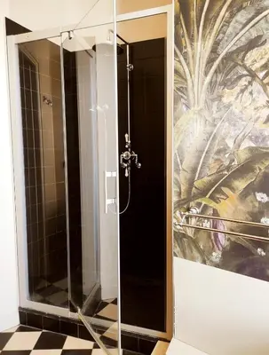 Salle de bains dans l'établissement Le 1825, une suite luxueuse au coeur de la ville