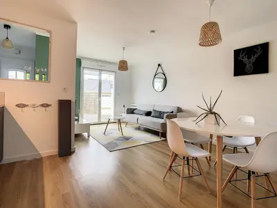 Télévision ou salle de divertissement dans l'établissement Maison cosy au calme parking privé inclus