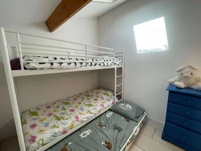 Un ou plusieurs lits dans un hébergement de l'établissement Maison avec Piscine Chauffée, Terrasse et Parking à 300m de l'Océan - FR-1-224C-219