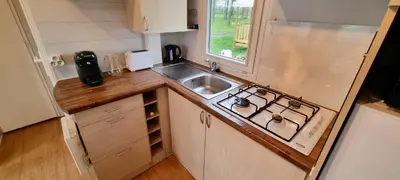 Cuisine ou kitchenette dans l'établissement Mobil Home 5 Personnes - Vendée - Puy du Fou - Climatisé
