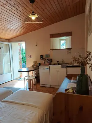 Cuisine ou kitchenette dans l'établissement Terre et Eau La chambre d'hôtes du jardinier Sèvremont
