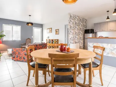 Coin salon dans l'établissement Maison Calme avec Jardin Clos, Près de Pornic et Nantes, Wifi et Équipements Bébé Inclus - FR-1-306-1239