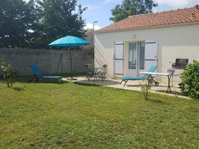 Jardin de l'établissement Maison Calme avec Jardin Clos, Près de Pornic et Nantes, Wifi et Équipements Bébé Inclus - FR-1-306-1239