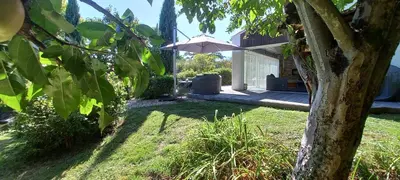 Jardin de l'établissement Charmante maison avec spa, sauna et jardin privatif
