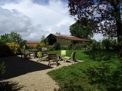Jardin de l'établissement Terre et Eau - Gîte avec chambre complémentaire