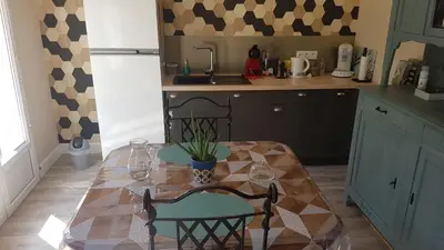 Cuisine ou kitchenette dans l'établissement La Célest'han chambre d'hôte 