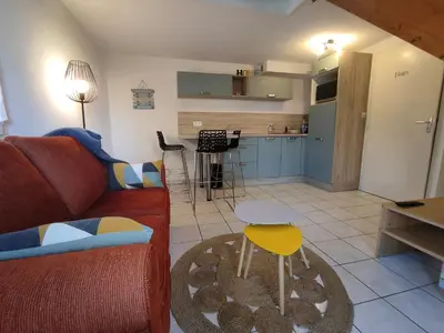 Cuisine ou kitchenette dans l'établissement Charmante maison de vacances, 4P, piscines, proche Gohaud
