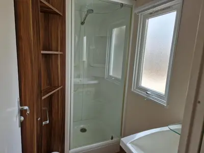 Salle de bains dans l'établissement Camping maeva Escapades Le Bois Joli