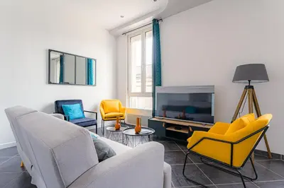 Télévision ou salle de divertissement dans l'établissement Coeur de ville #B1 - Chambre privée dans logement partagée - Proche commerces et transports