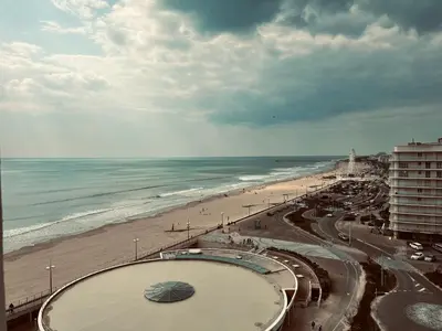 Vue générale sur la mer ou vue sur la mer prise depuis l'appartement