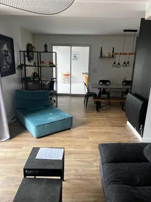 Coin salon dans l'établissement Maison familiale 4 chambres avec jardin et piscine