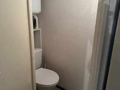 Salle de bains dans l'établissement Maison de vacances à Notre-Dame-de-Monts avec piscine et parking privés - FR-1-540-209