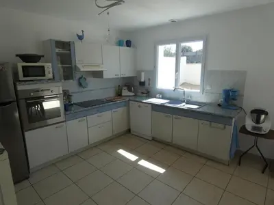 Cuisine ou kitchenette dans l'établissement Maison de vacances spacieuse à Notre-Dame-de-Monts - 6 pers, animaux admis - FR-1-540-229