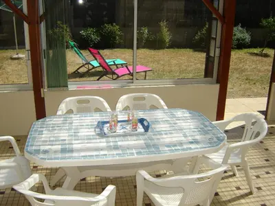 Terrasse ou espace extérieur de l'établissement Maison spacieuse 8 pers avec jardin, animaux admis - FR-1-540-256