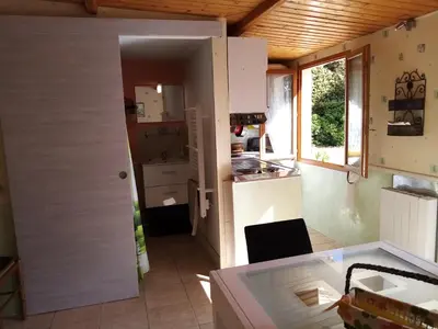 Cuisine ou kitchenette dans l'établissement les refuges de Montociel