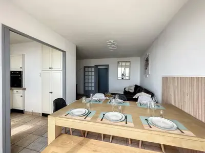 Cuisine ou kitchenette dans l'établissement Bord de mer vue panoramique avec parking privé