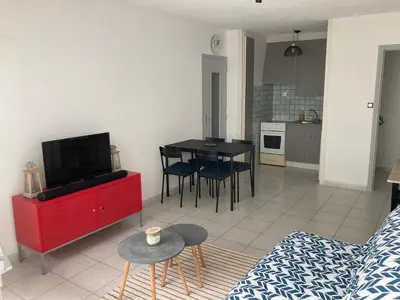 Télévision ou salle de divertissement dans l'établissement Le Petit Large T2 - vue sur mer
